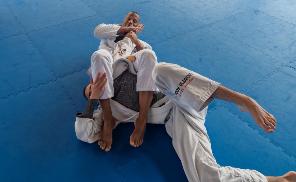 Esercizi di leva e controllo durante il corso di Brazilian Jiu Jitsu
