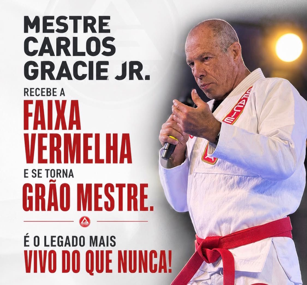 Carlos Gracie Jr. riceve la cintura rossa durante il GB World Summit 2026 circondato dalla community Gracie Barra